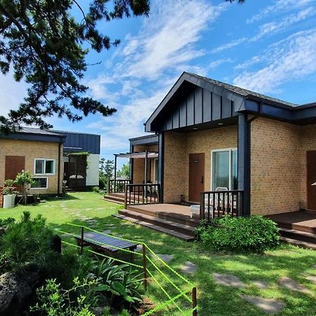 Wind Jeju Cafe & Pension Seogwipo-stad Buitenkant foto