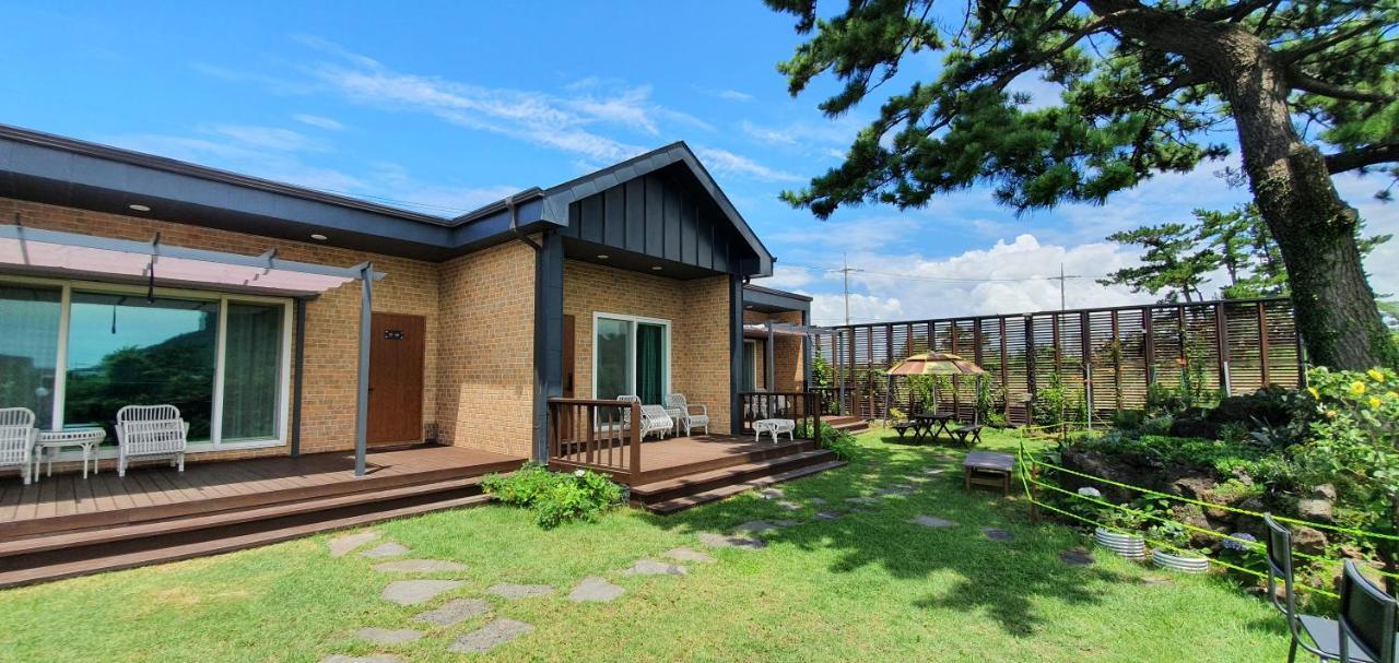Wind Jeju Cafe & Pension Seogwipo-stad Buitenkant foto