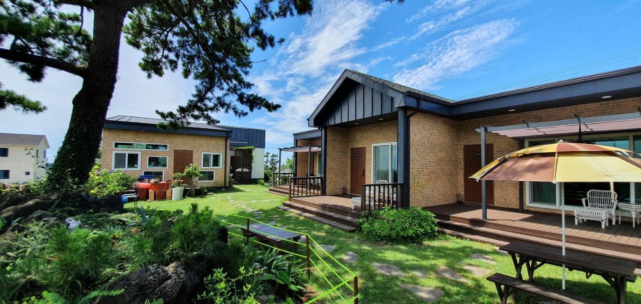 Wind Jeju Cafe & Pension Seogwipo-stad Buitenkant foto