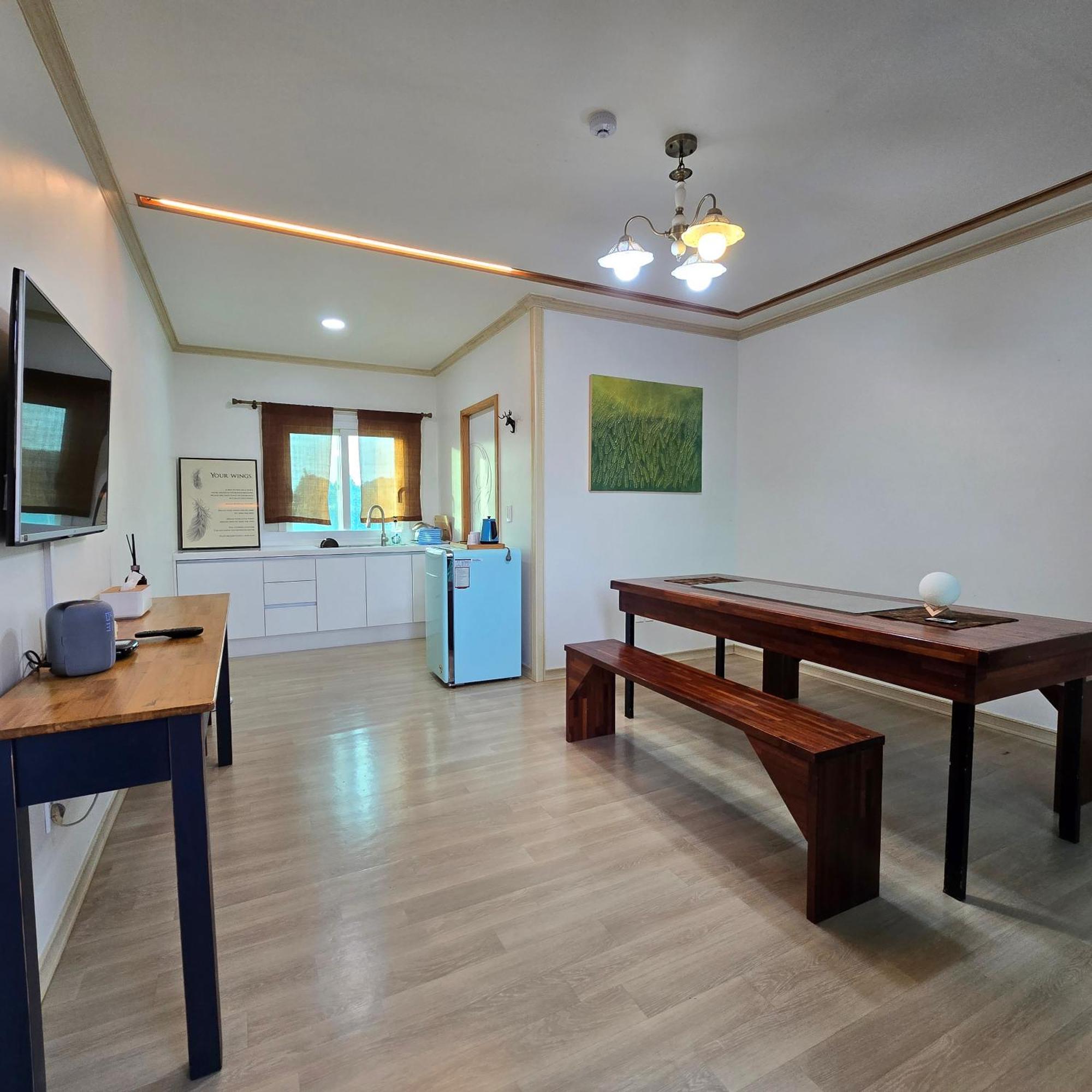 Wind Jeju Cafe & Pension Seogwipo-stad Buitenkant foto