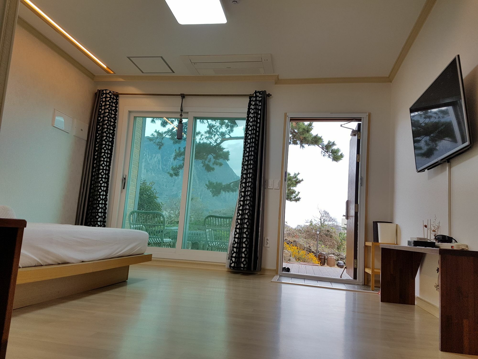 Wind Jeju Cafe & Pension Seogwipo-stad Buitenkant foto