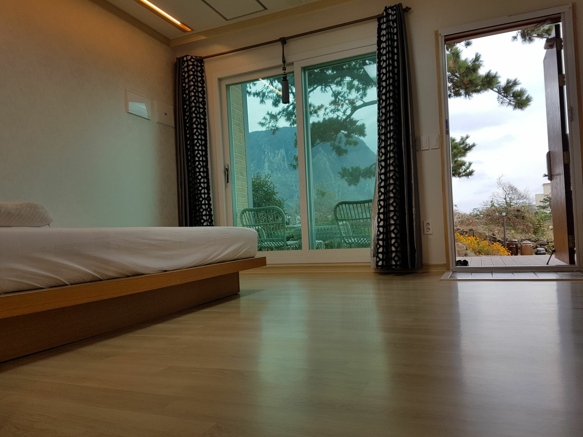 Wind Jeju Cafe & Pension Seogwipo-stad Buitenkant foto