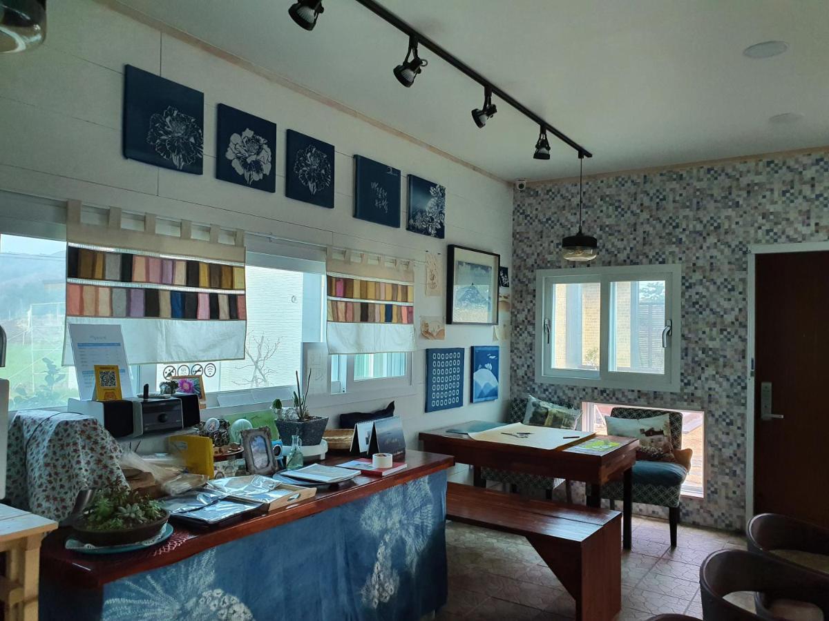 Wind Jeju Cafe & Pension Seogwipo-stad Buitenkant foto