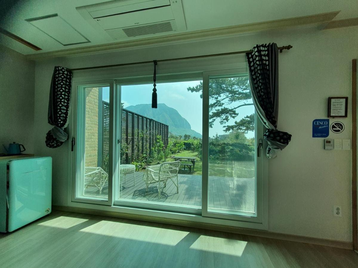 Wind Jeju Cafe & Pension Seogwipo-stad Buitenkant foto